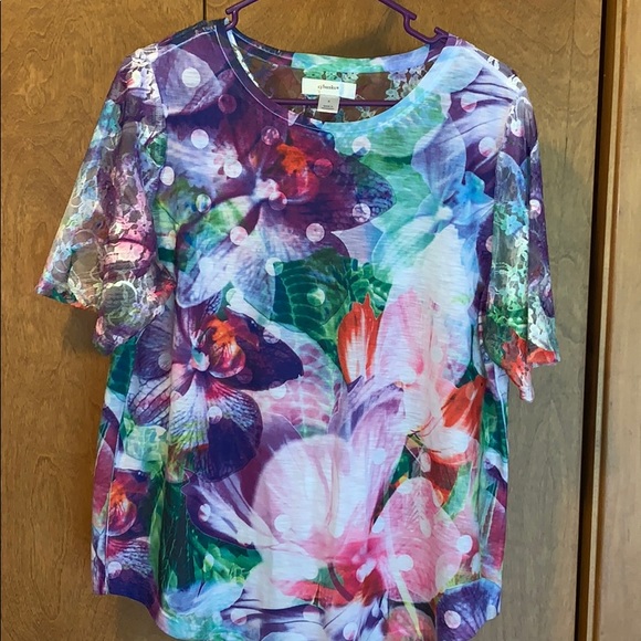 CJ Banks Tops - EUC floral shirt with lace accents